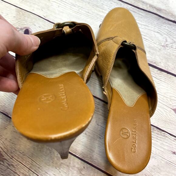 Cole Haan Tan Leather Mules Size 8.5 B Stud Details Cushioned Insole Non Slip - Picture 6 of 7